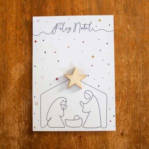 Postal com detalhe em madeira – Sagrada Família