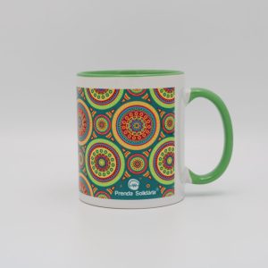 Caneca verde com padrão africano