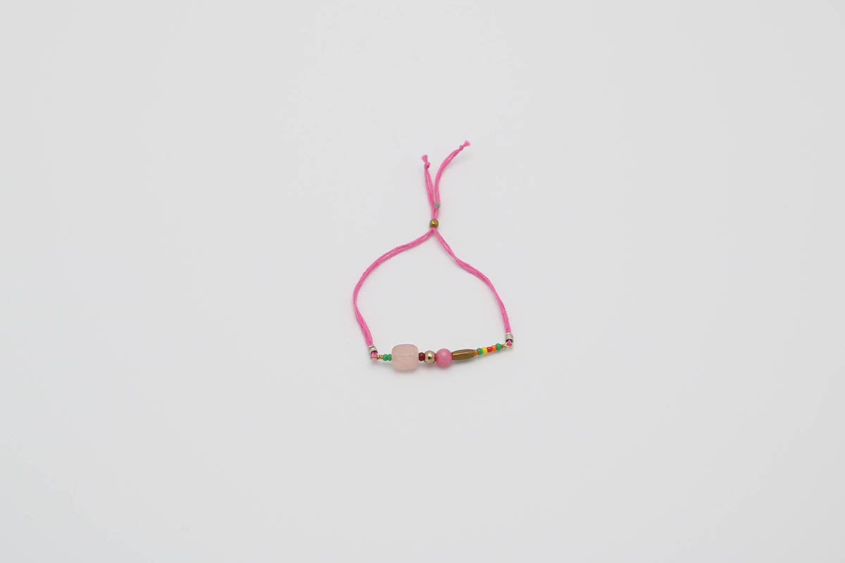 Pulseira rosa com missangas - Image 2